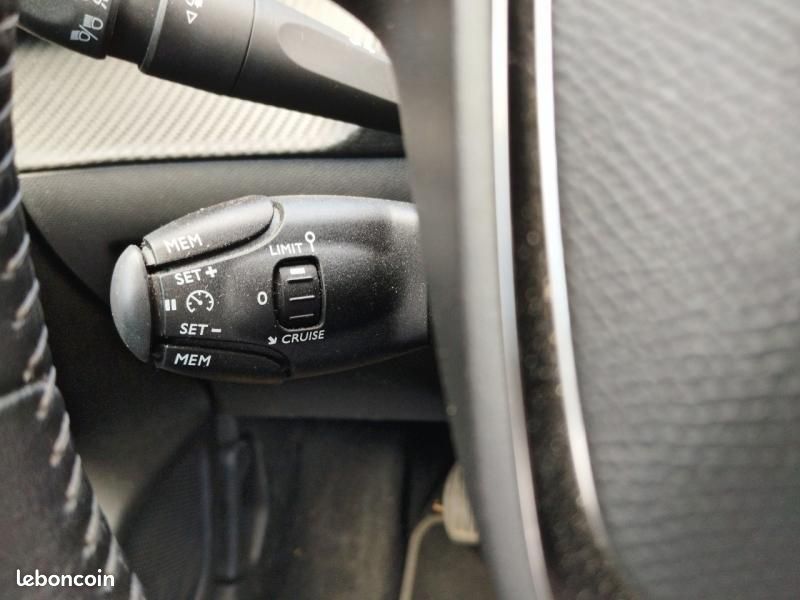 Peugeot 208 1.2 PureTech 100ch S&S Style (image 14)