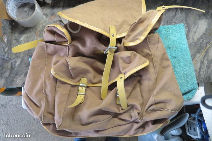 Ancien sac à dos en toile et cuir de scout ou randonnée montagne LAFUMA • EUR 39,90 Ancien sac à dos en toile et cuir de scout ou randonnée montagne LAFUMA • EUR 39,90