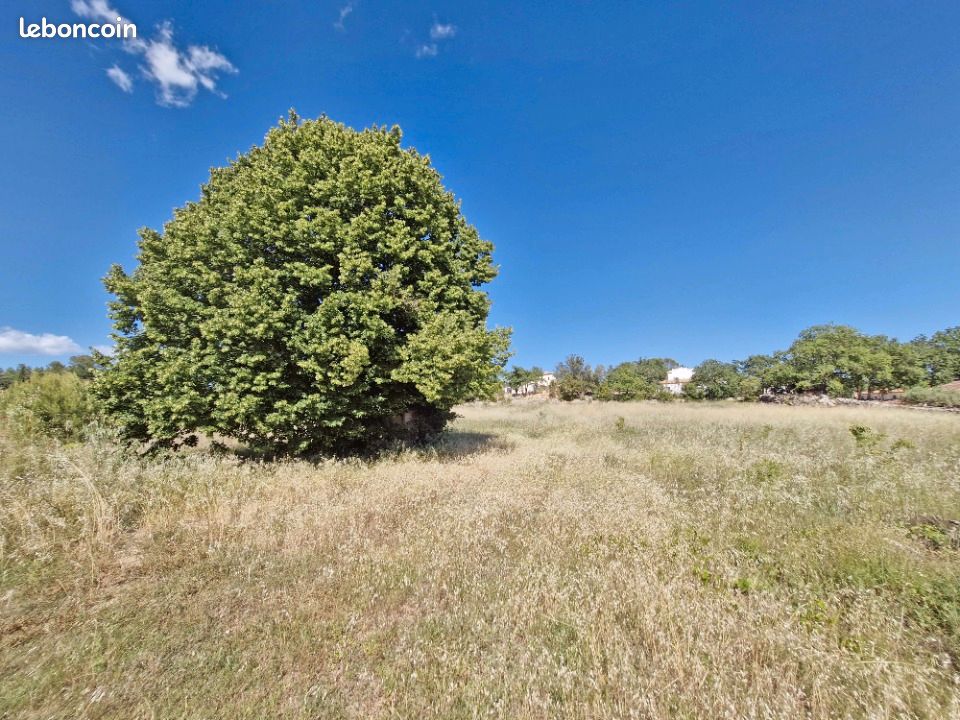 Terrain 1 411 m² Carces · à Carcès · 135 000 €