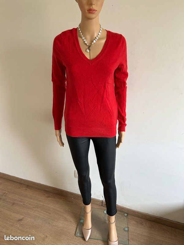 Pull rouge orangé avec col en V GAP taille S état satisfaisant (bouloches) (image 3)