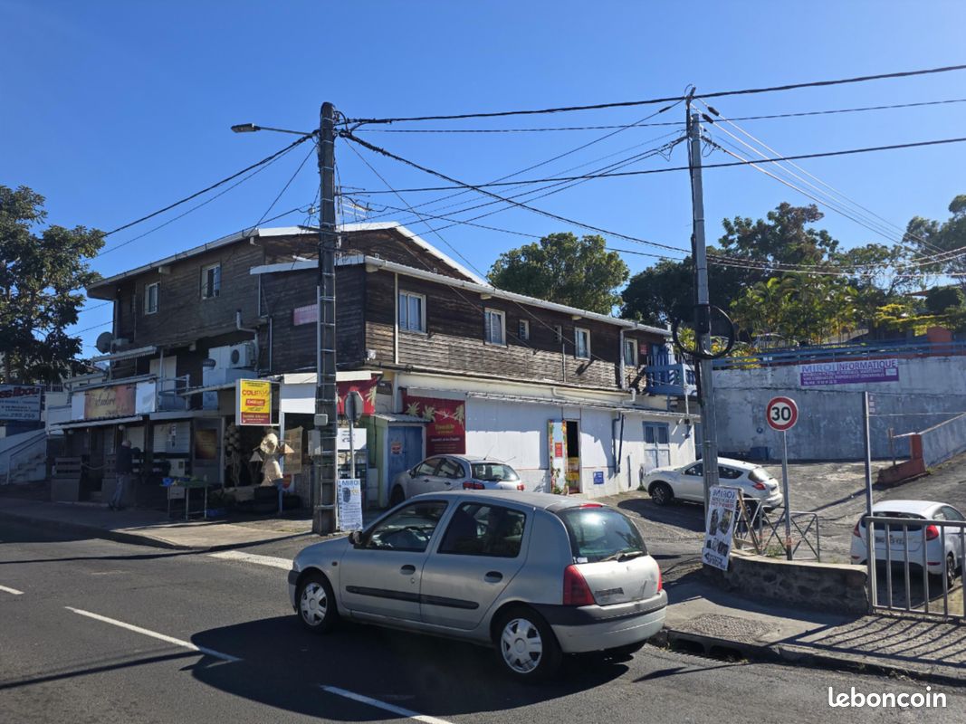 Local commercial 673 m² · à Le Tampon · 673 m² · 535 000 €