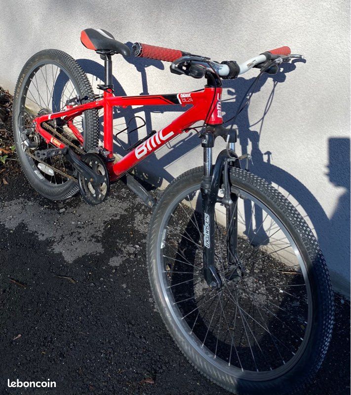 VTT enfant rouge et blanc (image 1)
