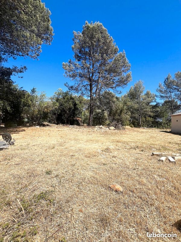 Terrain 652 m² · à Saint-Maximin-la-Sainte-Baume · 652 m² · 179 000 €