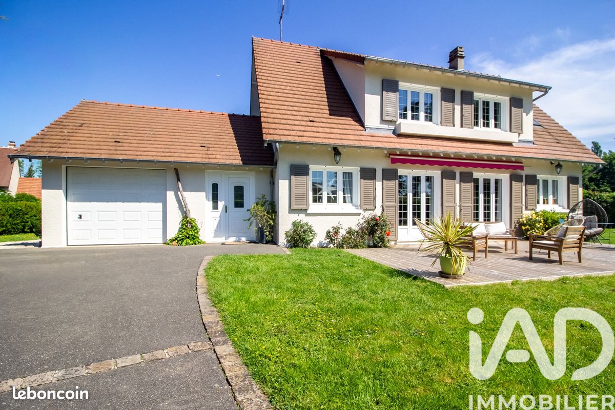 Maison 9 pièces 193 m² · à Maule · 193 m² · 656 000 €