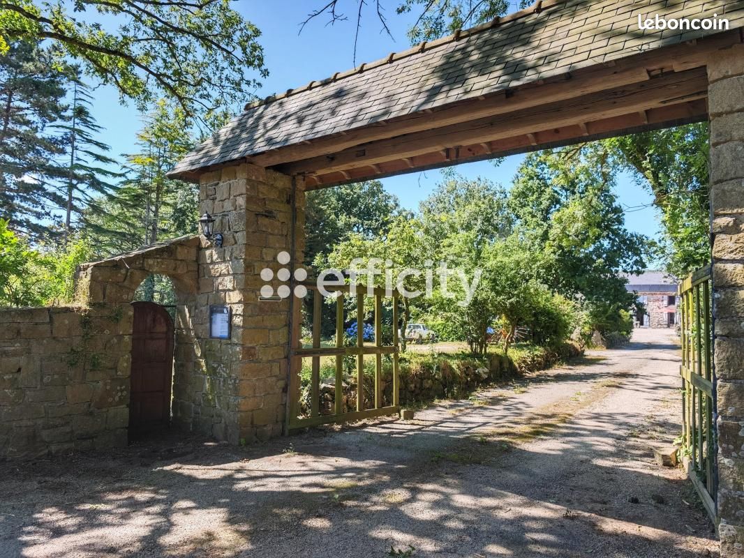 Maison 20 pièces 466 m² · à Plomodiern · 466 m² · 893 900 €