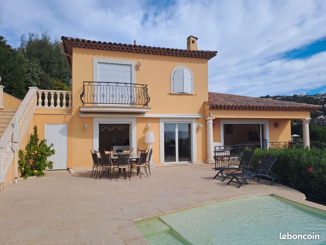 Maison 8 pièces 220 m² · à Roquebrune-sur-Argens · 220 m² · 1 980 000 €