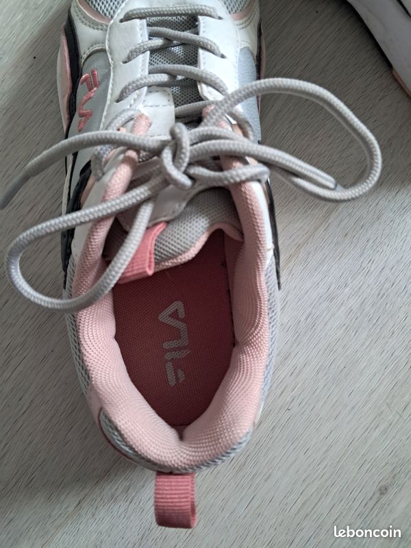 Pink Shoes Chaussure Fila Blanche Et Rose Paire De Basket Fila