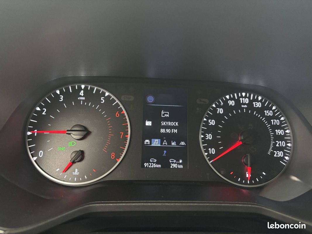 RENAULT Clio TCe 90 - 21 Business (image 17)