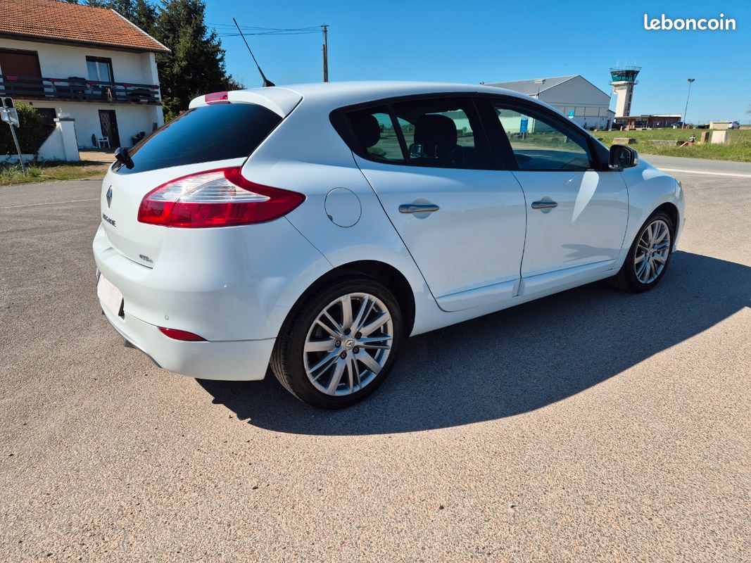 RENAULT MÉGANE III 1.2i 132CH GT Line 109000km BOÎTE AUTO (image 3)