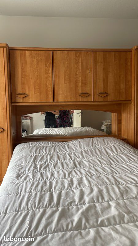 Pont de lit en bois avec miroir et rangements (image 4)
