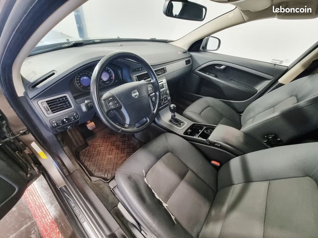 Volvo V70 2.0F 145CH Flexifuel Kinetic - Suivi Complet - BVM - Attelage - 170000KM (image 3)