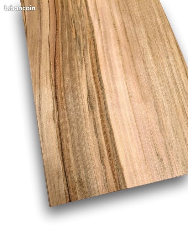 Bois massif Liquidambar / Noyer satiné 32 mm | Atlas Holz AG