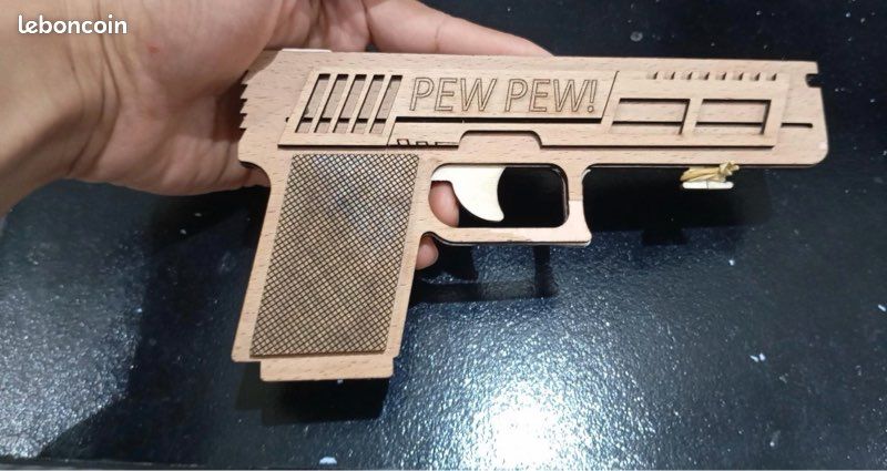 Zomiboo – Pistolet à élastiques En Bois, Sac Velours Inclus, 3 élastiques – Jeu De Rôle – Dès 14 Ans