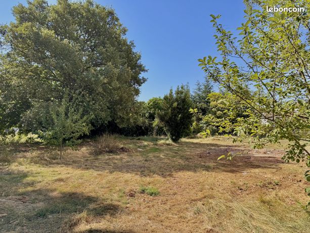 Terrain 991 m² Saint-Julien-les-Rosiers