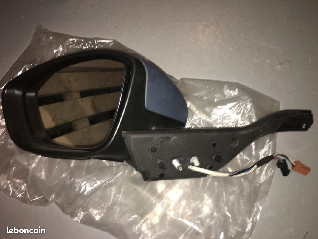Rétroviseur gauche pour Peugeot 208 et 2008 (image 1)