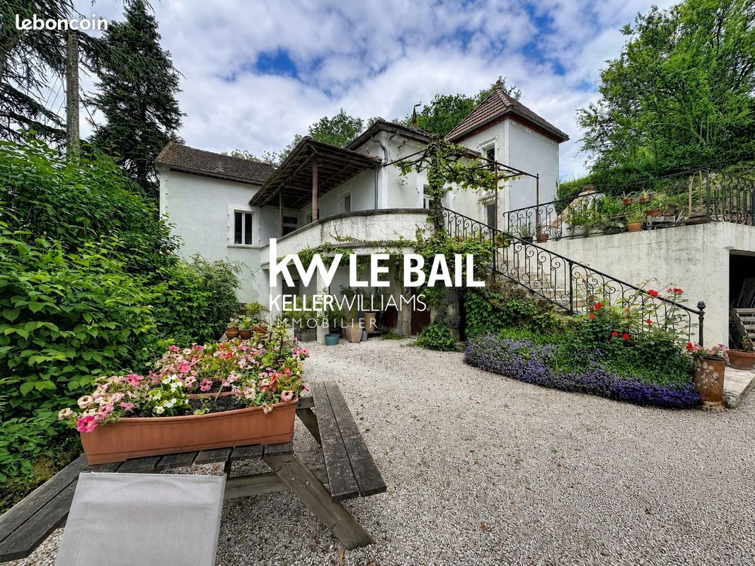 Maison 13 pièces 315 m² · à Luzech · 315 m² · 560 000 €