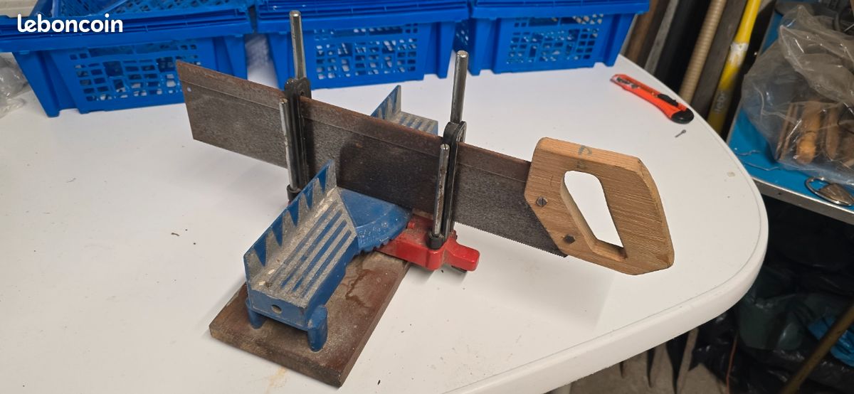 Ancienne Boîte à Onglets TUV Rheinland – Métal Bleu, Outil Menuiserie Vintage
