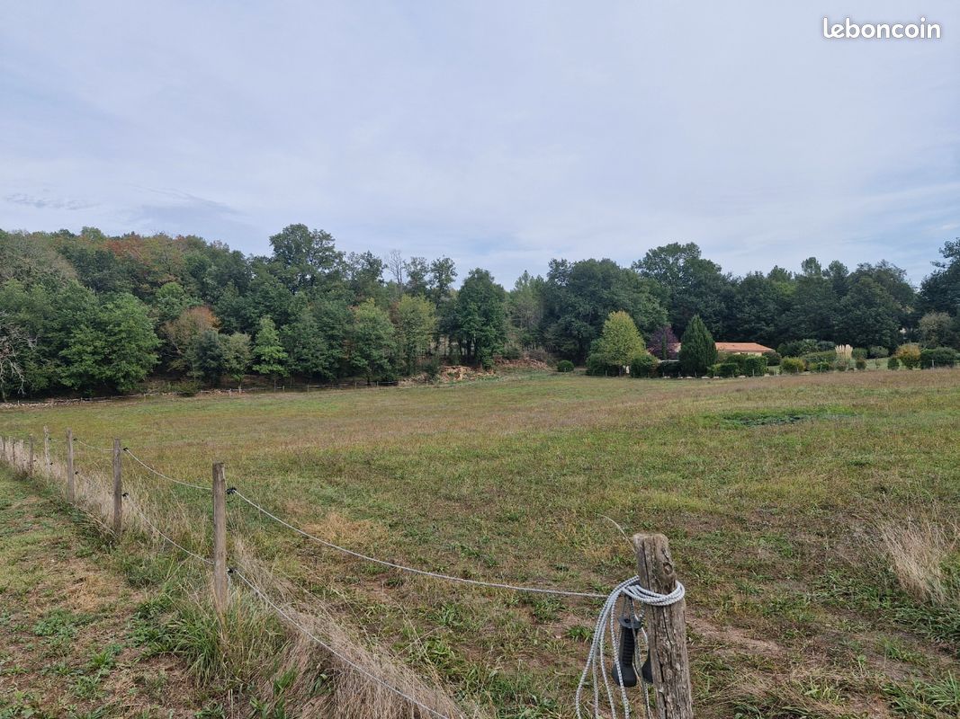 Terrain constructible à 10 min de Sarlat · à Saint-Geniès · 155 000 €