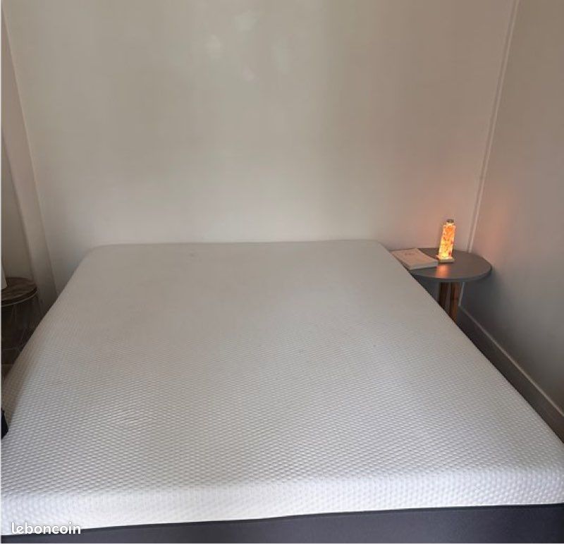 Vente lit Emma et sommier 140 très bon état (image 2)