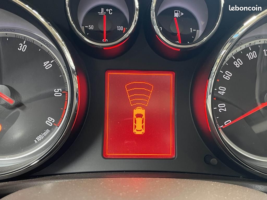 OPEL INSIGNIA 2.0 CDTI 160 COSMO - Sieges électriques / Radars / Bluetooth (image 16)