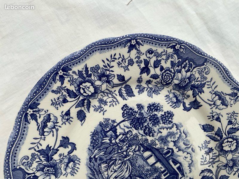 Lot de 2 assiettes plates vintage bleues et blanches en ironstone, 24 cm (image 4)