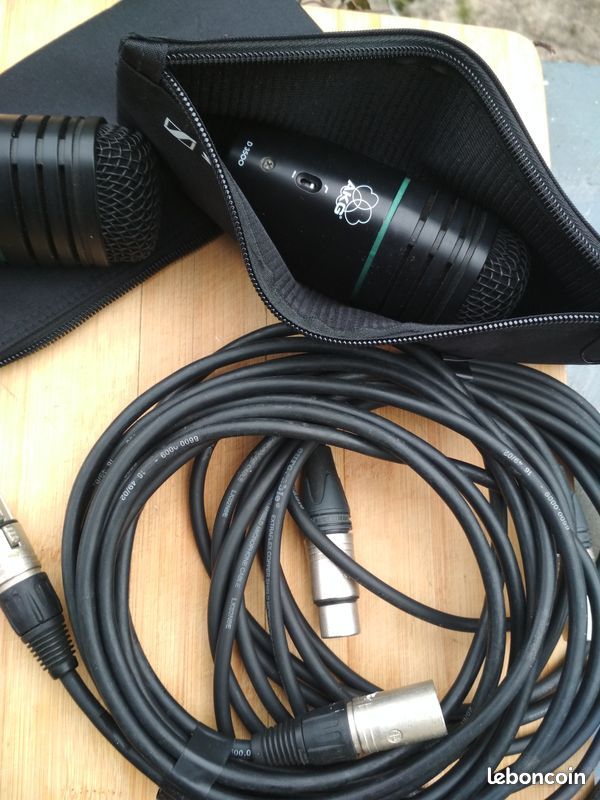 2 X AKG D35oo (image 2)