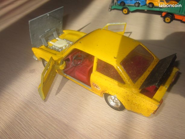 Miniature Nacoral Chiqui – Seat Fiat 124, échelle 1/43, Plastique, 1968