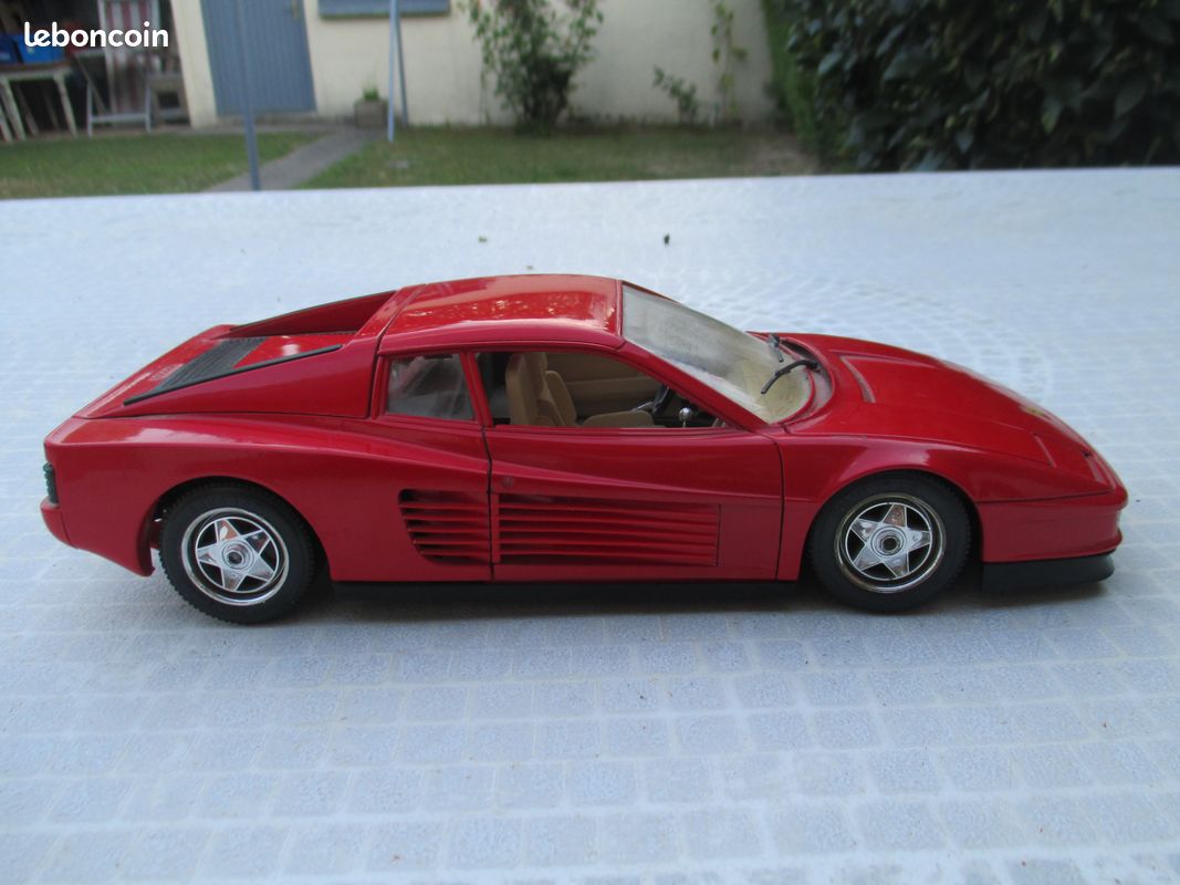 Ferrari Testarossa 1984 Noire – Échelle 1/18 – Bburago – Miniature Zamac – Occasion