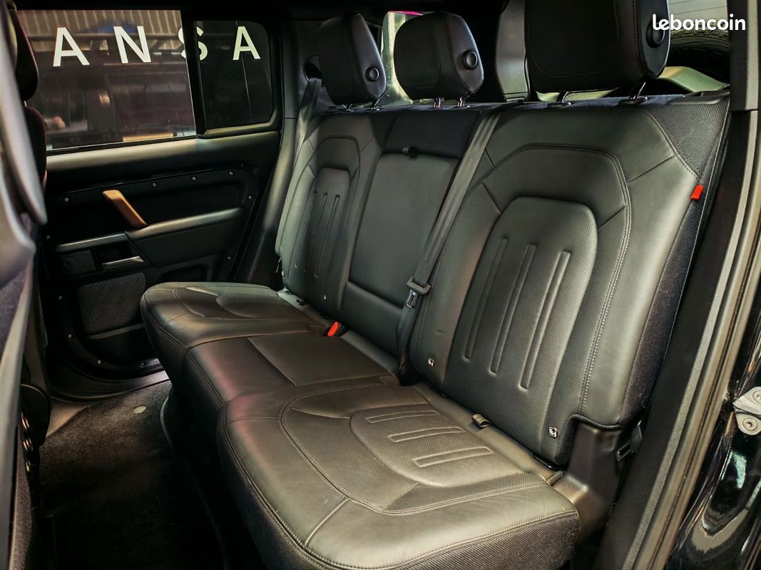 LAND ROVER DEFENDER 110 P400e PHEV BVA8 X-Dynamic - ORIGINE FRANCE- 1ER MAIN - BLACK PACK - MERIDIAN - CAM 360° - TOIT OUVRANT - PACK HIVER (image 15)