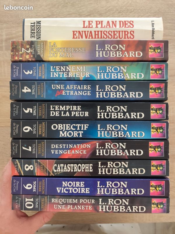 E22 – L. Ron Hubbard Mission Terre – intégrale 10 volumes grand format (image 1)