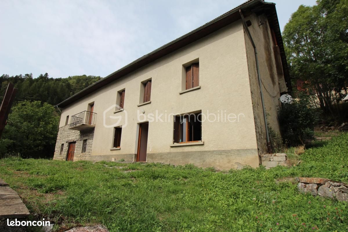 Maison 8 pièces 140 m² · à Orcières · 140 m² · 280 000 €