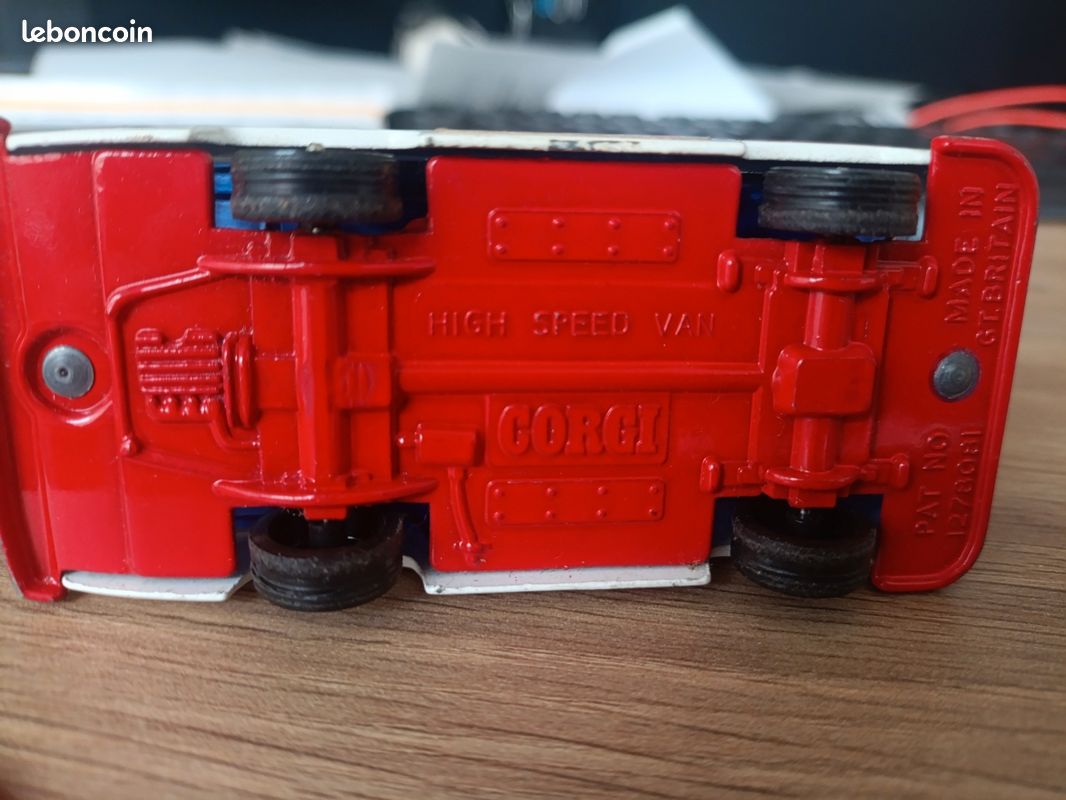 Corgi 700 Hi-Speed Ambulance vintage – Made in Great Britain (image 4)