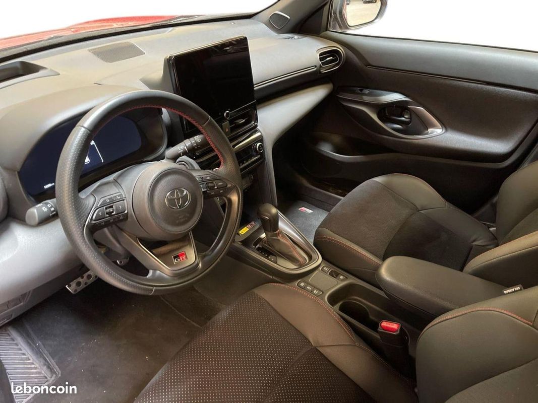 Toyota Yaris Cross 130h GR Sport MC24 (image 15)