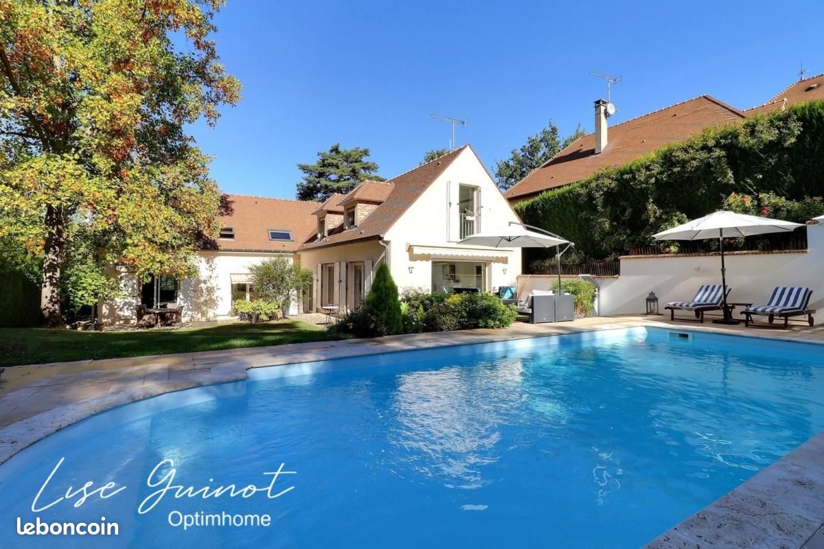 Maison 8 pièces 243 m² · à Maule · 243 m² · 845 000 €