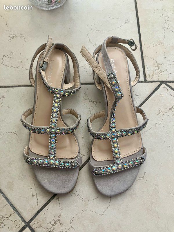Chaussures à petits talons avec strass T.40 (image 1)
