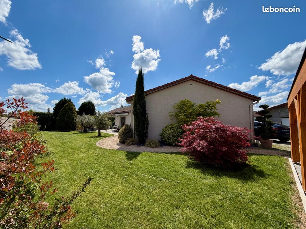 Maison 7 pièces 196 m² · à Poncins · 196 m² · 360 000 €