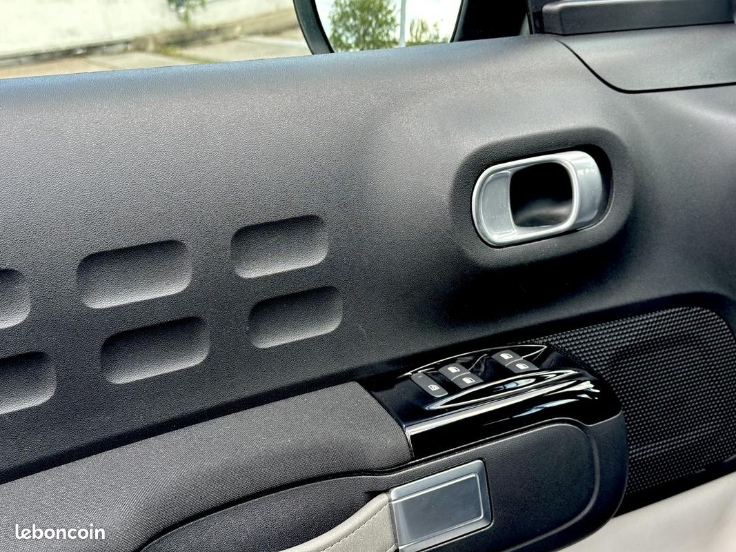Citroen c3 iii 1.2 puretech 82 s&s shine (image 9)