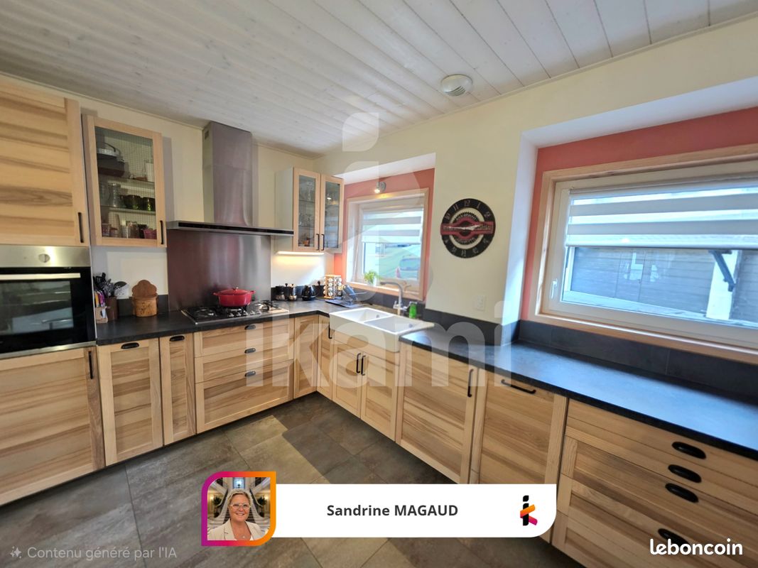 Maison 7 pièces 153 m² · à Lyaud · 153 m² · 526 000 €