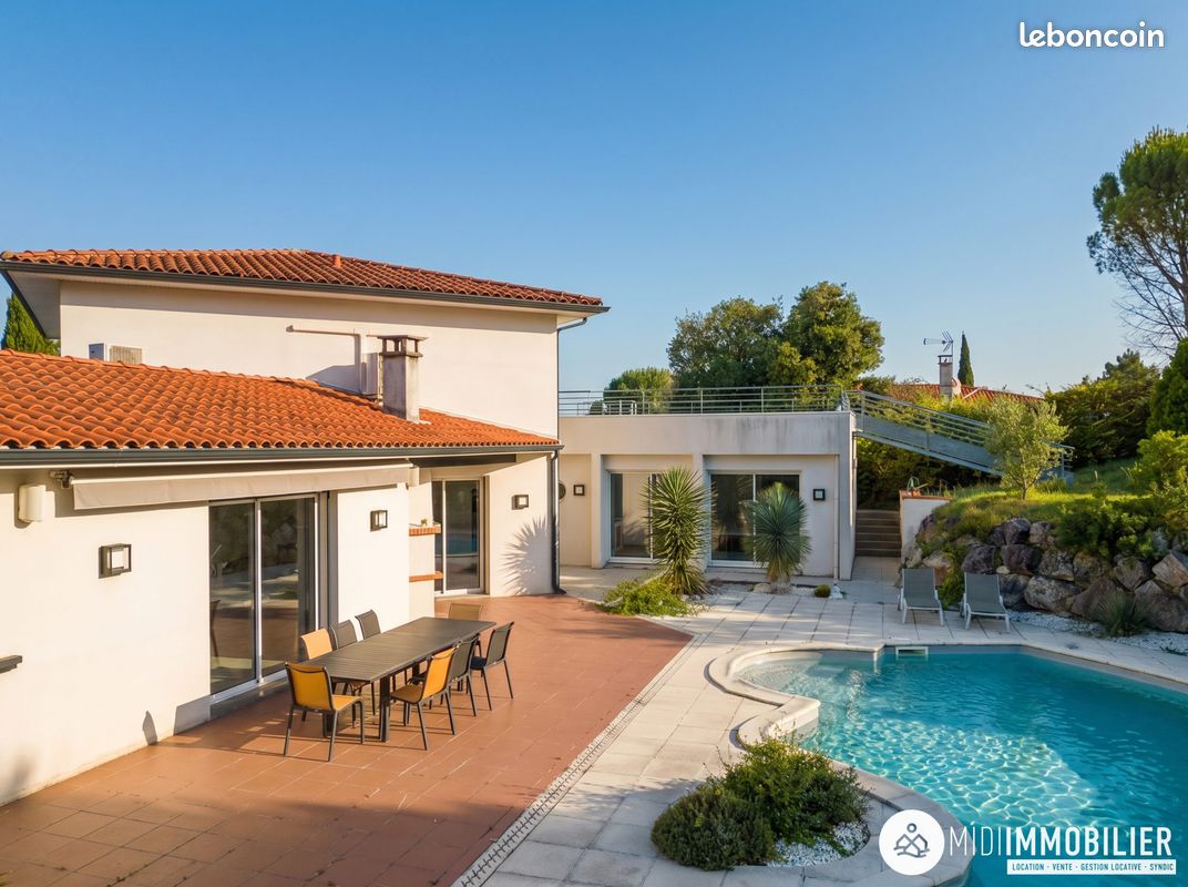 Maison 6 pièces 196 m² · à Puygouzon · 196 m² · 590 000 €