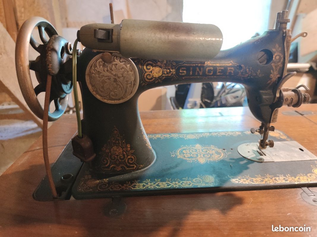 Machine à coudre Singer ancienne dans meuble (image 5)