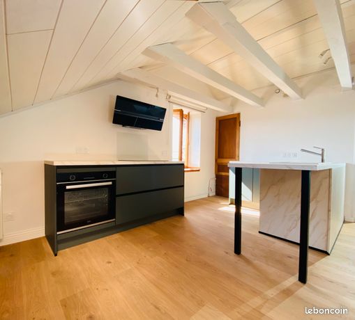 Appartement traversant entièrement rénové quartier gare avec vue sur Puy Courny