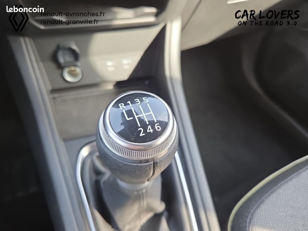 RENAULT Captur TCe 90 ch Techno (image 18)