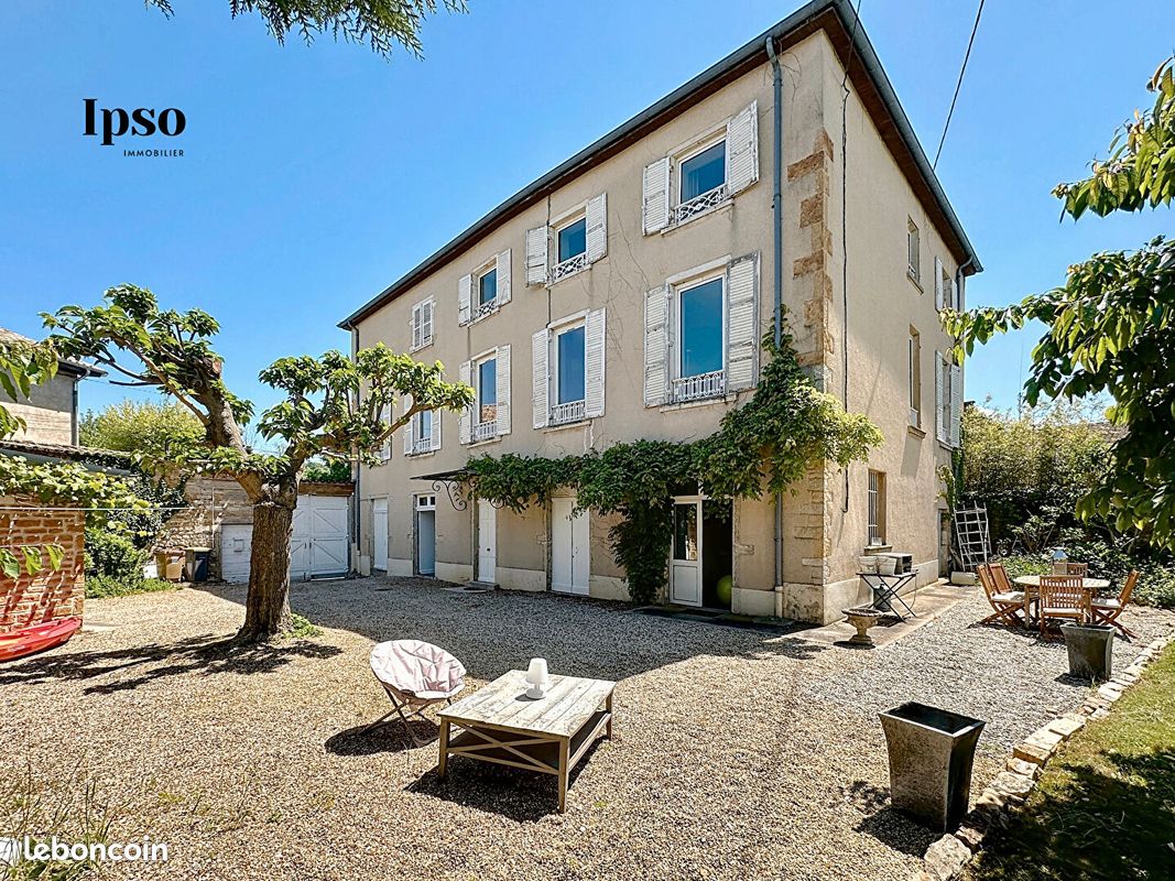 Maison 8 pièces 310 m² · à Villefranche-sur-Saône · 310 m² · 698 000 €