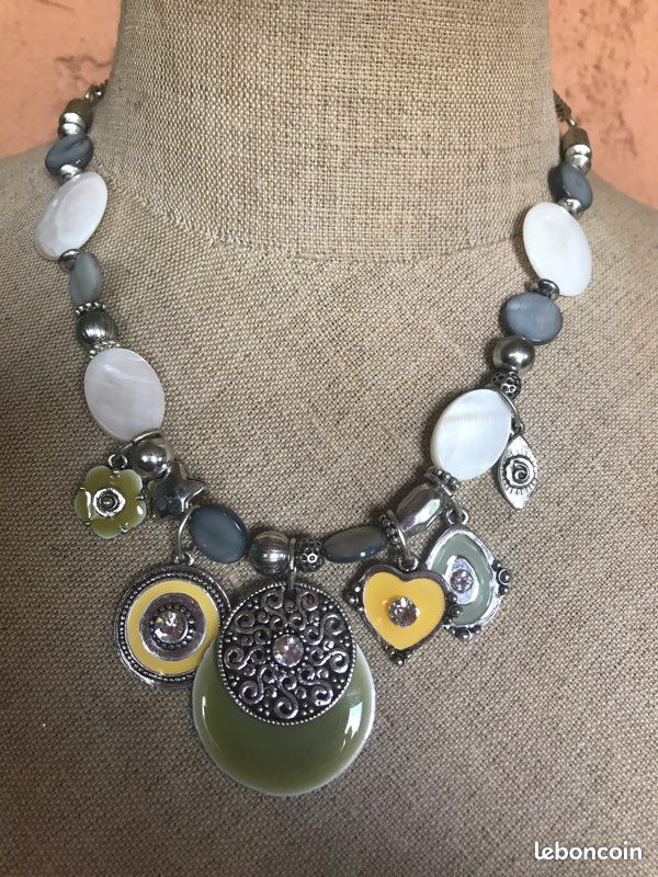 Collier (image 1)