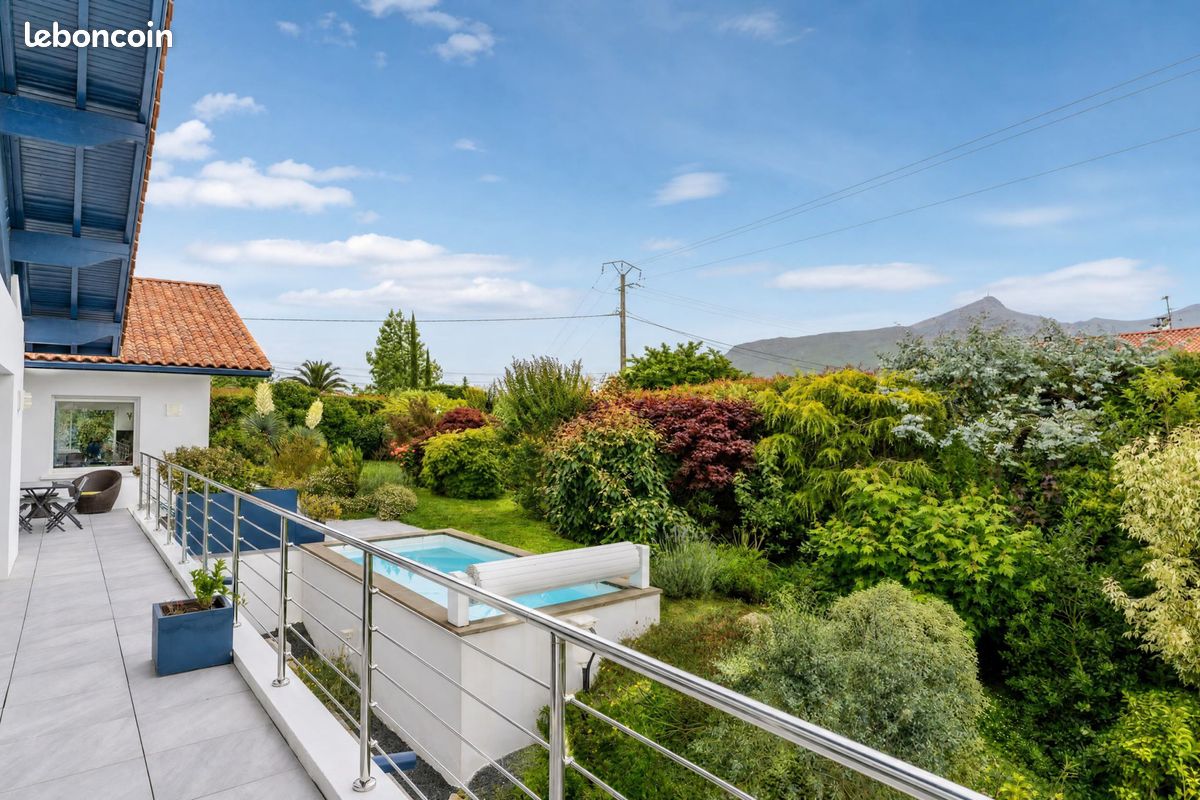 Maison 8 pièces 295 m² · à Urrugne · 295 m² · 1 646 000 €