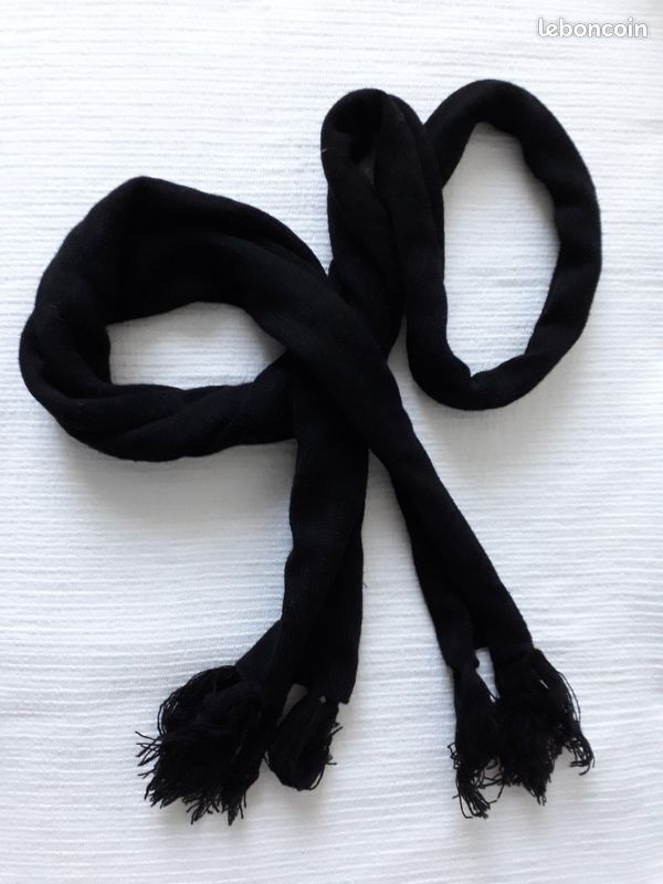 LONGUE ECHARPE TRICOT NOIRE H&M - Etat Neuf (image 2)