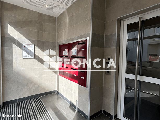 https://img.leboncoin.fr/api/v1/lbcpb1/images/ed/9a/11/ed9a114d5053fbf6fe6a9f6fca016d51c3703dc6.jpg?rule=ad-image