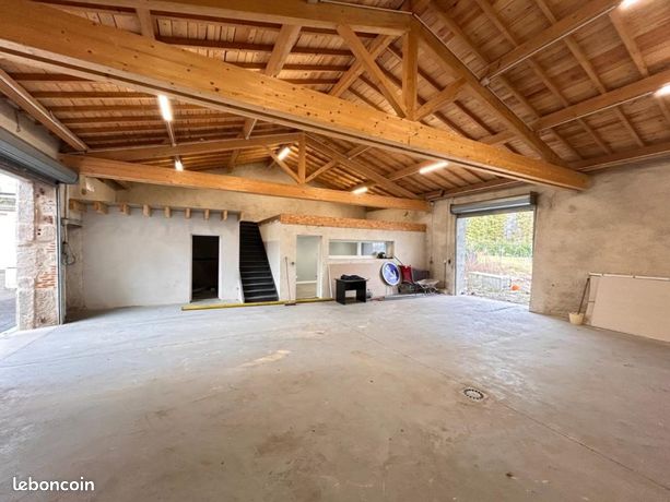 Garage/box 140 m² Aurec Sur Loire