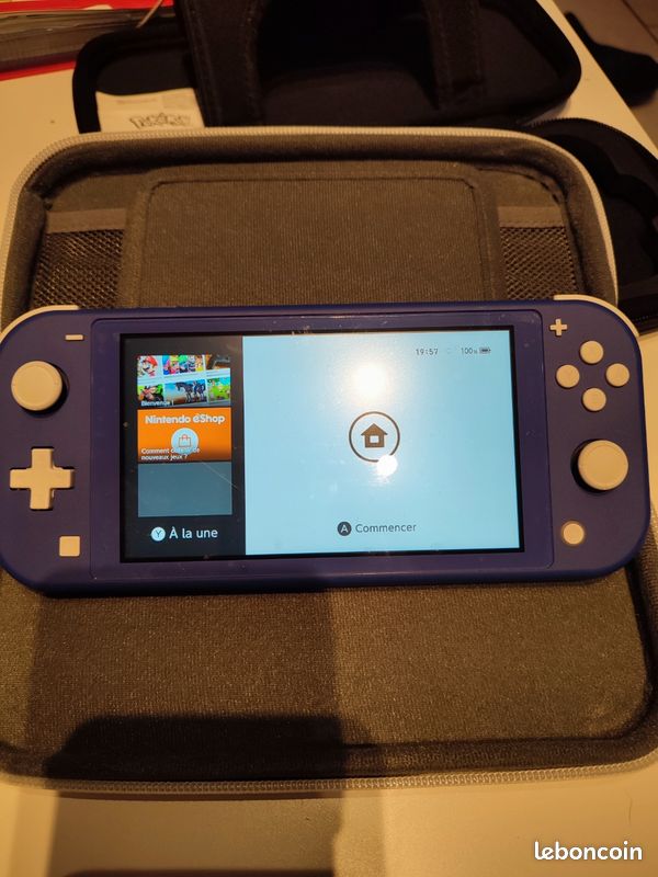 Console portable Nintendo Switch Lite (image 1)