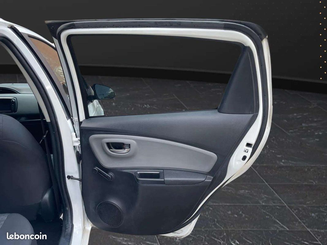Toyota YARIS 69 VVT-I DYNAMIC 5P (image 10)